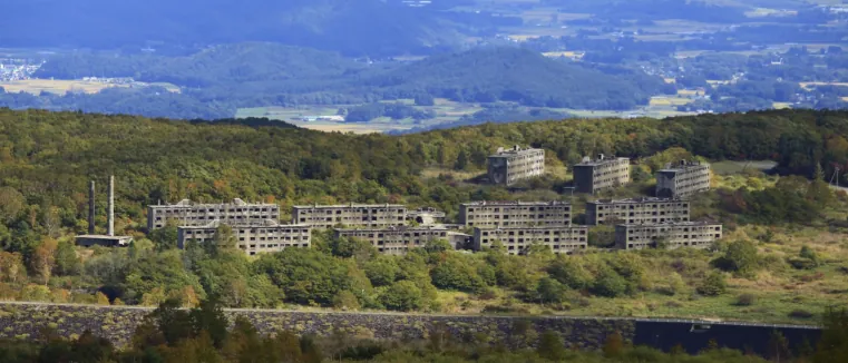 硫黄によって生まれた「雲上の楽園」の栄枯盛衰を偲ぶ